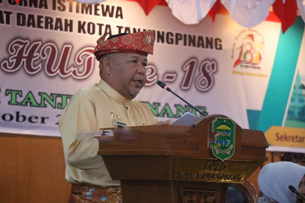 Drs. H. Syamsul Bahrum, M.Si, Ph.d mewakili Plt. Gubernur Kepulauan Riau